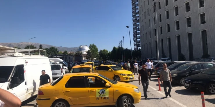 Taksicilerden Büyükşehir ve Esnaf Odasına Sert Tepki